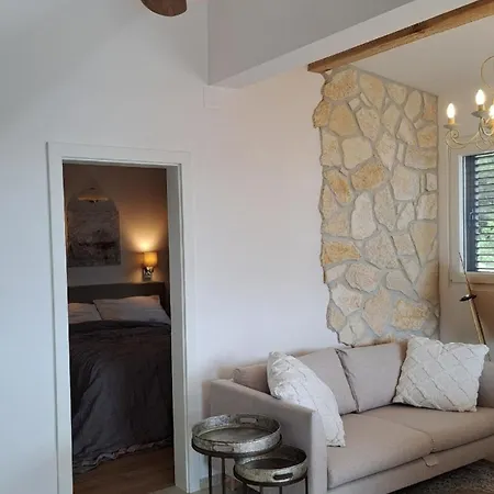 Stipe 2 Apartment *